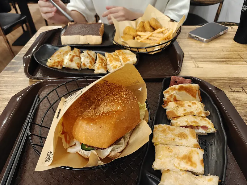 宵度 （永和美食/宵夜/炸物/炸雞/鹹酥雞/雞排/漢堡/鍋燒/蛋餅/吐司/平價美食/聚餐/深夜食堂） 照片 8