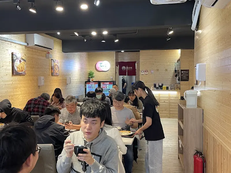 築本屋公館店 照片 10